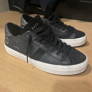 D.A.T.E HILL LOW CALF BLACK
